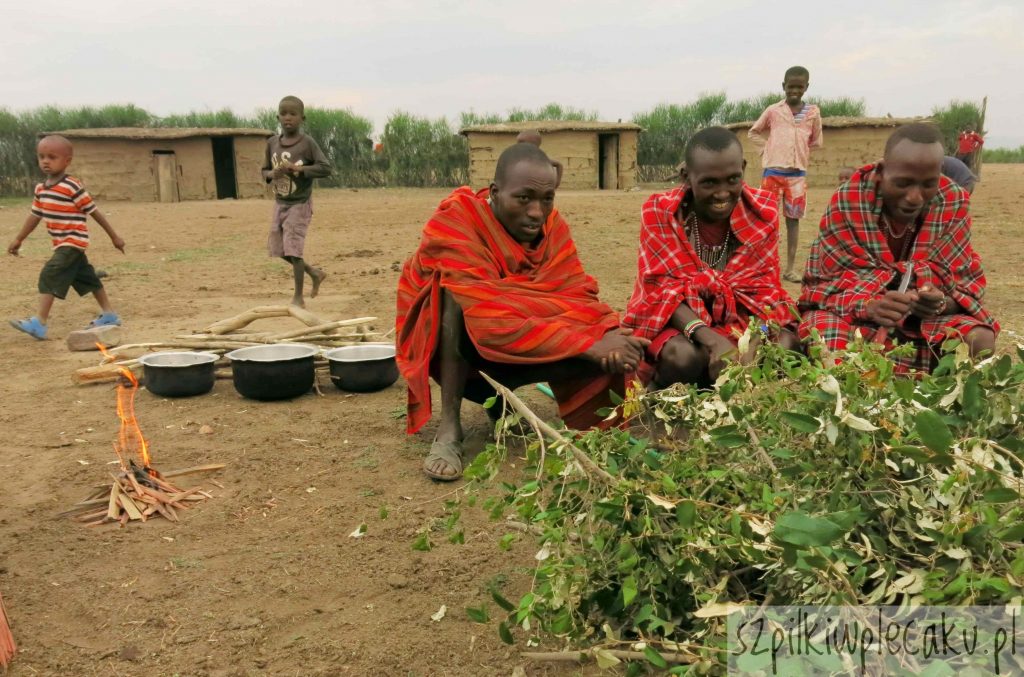 liścisty talerz - wioska Masajów - Szpilki w plecaku - Ewa Chojnowska