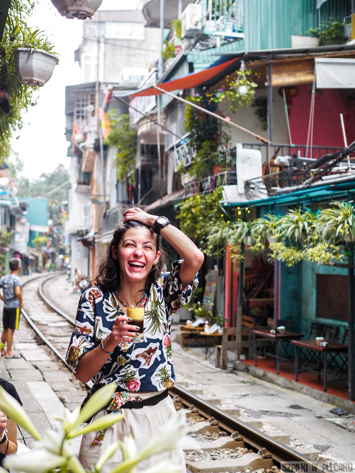 kawa po wietnamsku z jakiem - egg coffee- Hanoi - Train Street - Szpilki w plecaku